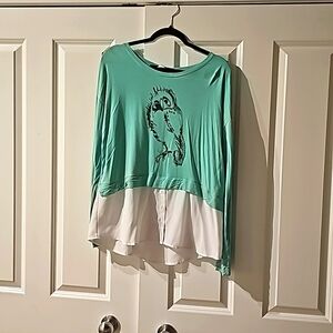 A teal trendy owl shirt. Size:  large Brand:  Kensie
